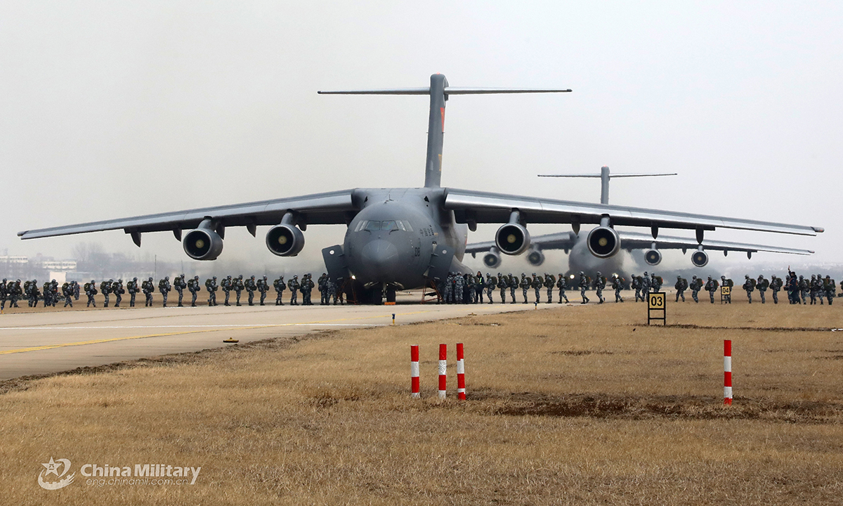 Airmen assigned to a brigade with the PLA airborne troops queue to board a Y-20 transport aircraft during a parachute training exercise on February 17, 2022. (eng.chinamil.com.cn/Photo by Liu Bingbing)