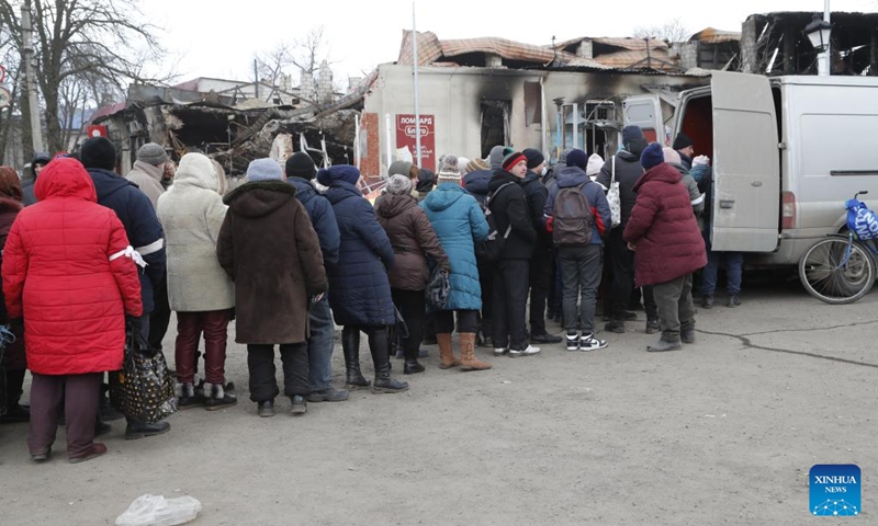 Local residents queue up to receive humanitarian aid in Volnovakha of Donetsk, March 15, 2022. (Photo by Victor/Xinhua)