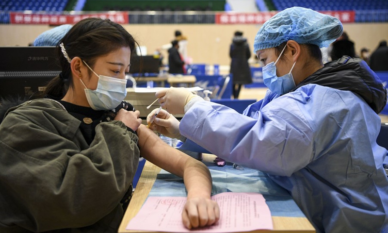 A citizen receives a dose of COVID-19 vaccine at a vaccination site in Yinchuan, capital city of northwest China's Ningxia Hui Autonomous Region, Jan. 2, 2022.(Photo: Xinhua)