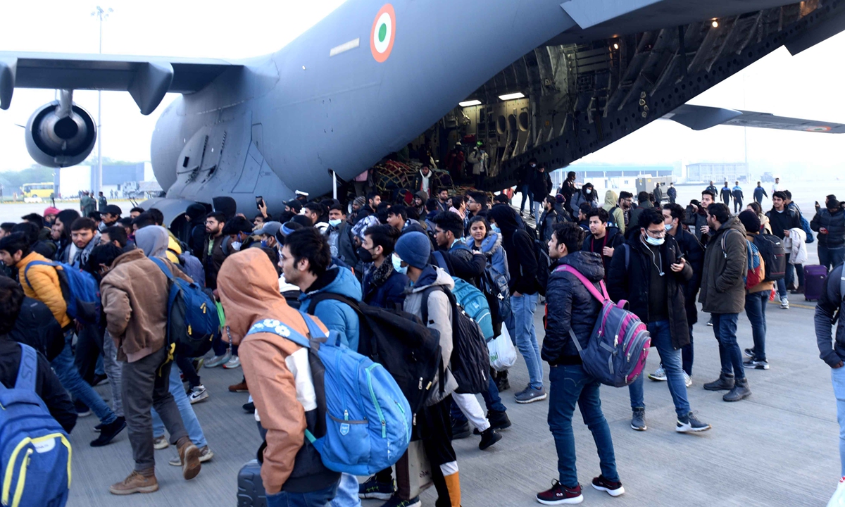 Students who were evacuated from Ukraine arrive at the Hindon Airforce station in Ghaziabad, India, on March 3, 2022. Photo: AFP
