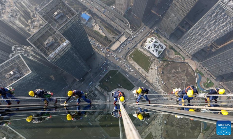 Skyscraper window cleaners clean the exterior of Guiyang International Trade Center in Guiyang, southwest China's Guizhou Province, March 15, 2022. The 335-meter-high twin skyscrapers of Guiyang International Trade Center recently saw their first exterior wall cleaning this year. The cleaning, carried out by eight workers, is expected to take about 20 days(Photo: Xinhua)