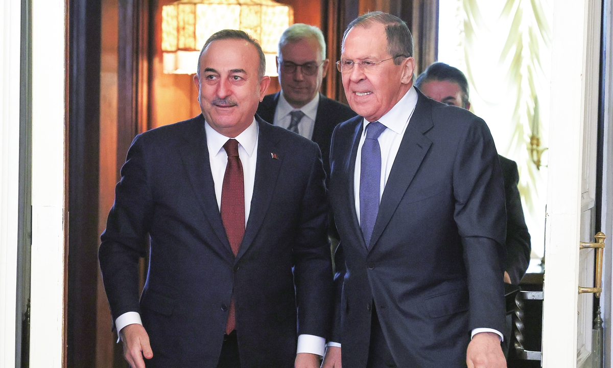 Russian Foreign Minister Sergei Lavrov (right) meets Turkish Foreign Minister Mevlut Cavusoglu at the reception house of the Russian Ministry of Foreign Affairs in Moscow, Russia, on March 16, 2022, ahead of traveling to Ukraine the next day in efforts to broker a cease-fire between the two sides. Photo: VCG