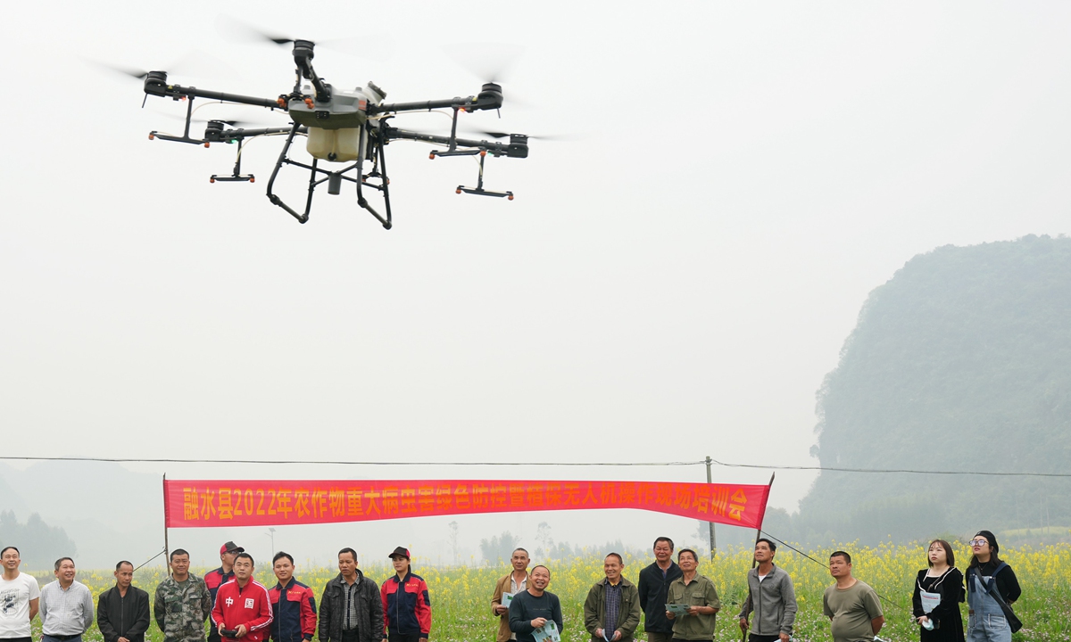 Farmers learn how to operate agricultural drones at a farmland in Liuzhou, South China's Guangxi Zhuang Autonomous Region on March 16, 2022. The local agricultural bureau has organized training for local farmers, ensuring technological support for spring plowing. Photo: cnsphotos