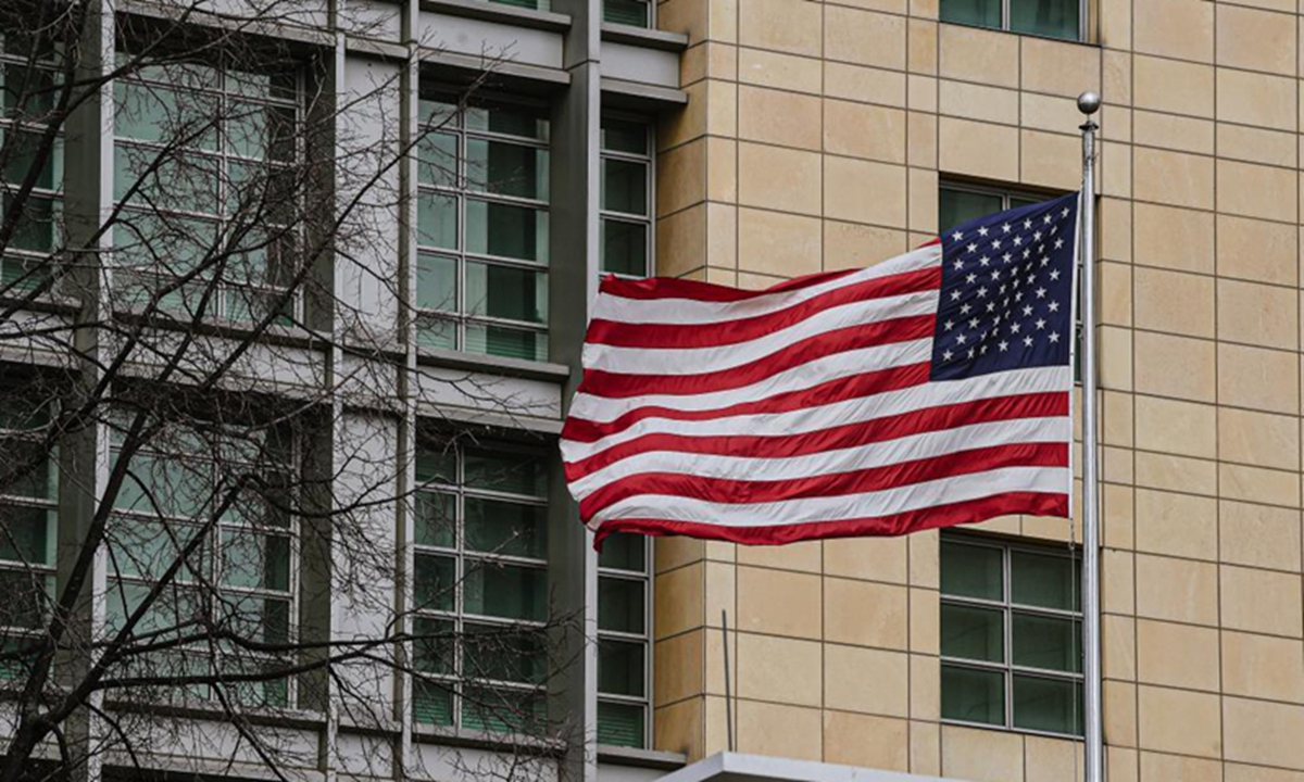The US flag waves in the wind at the U.S. Embassy in Moscow, Russia. Photo: Xinhua