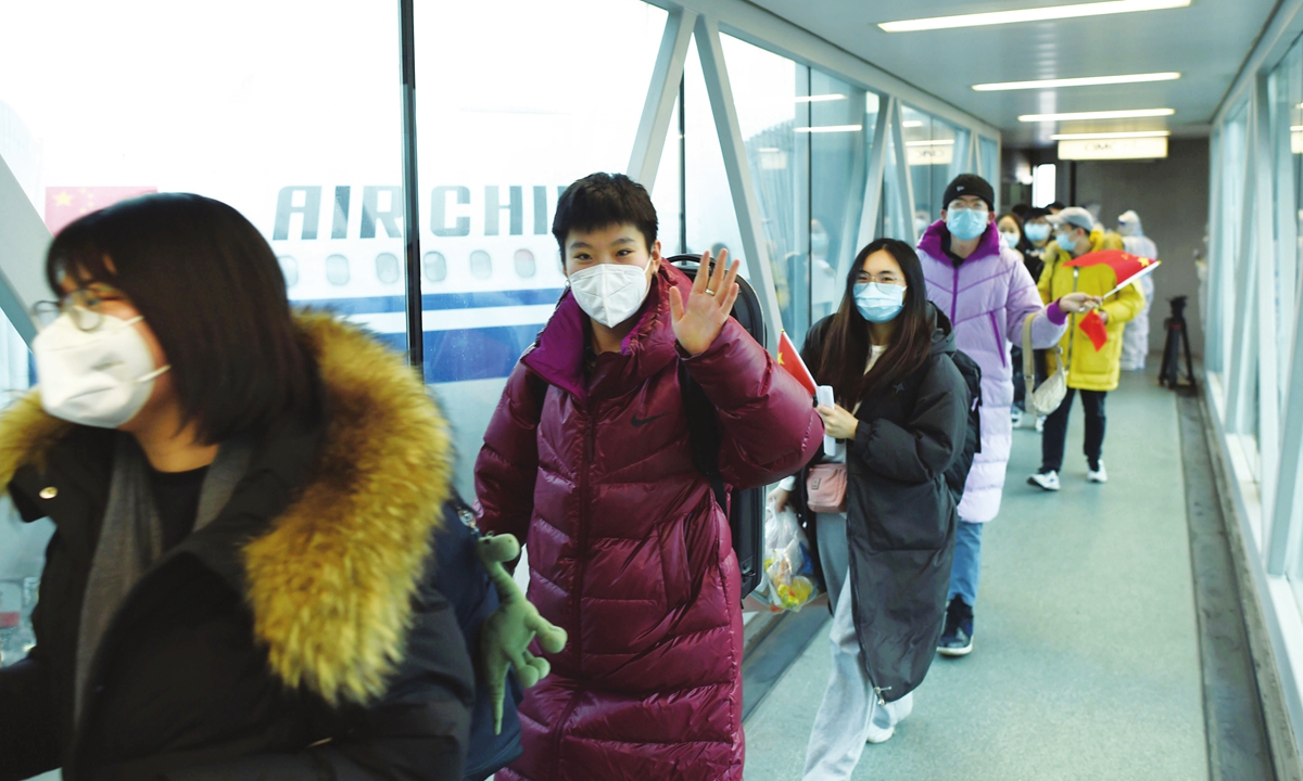 Evacuated Chinese citizens arrive at Hangzhou, East China's Zhejiang Province on March 5, 2022. Photo: Xinhua