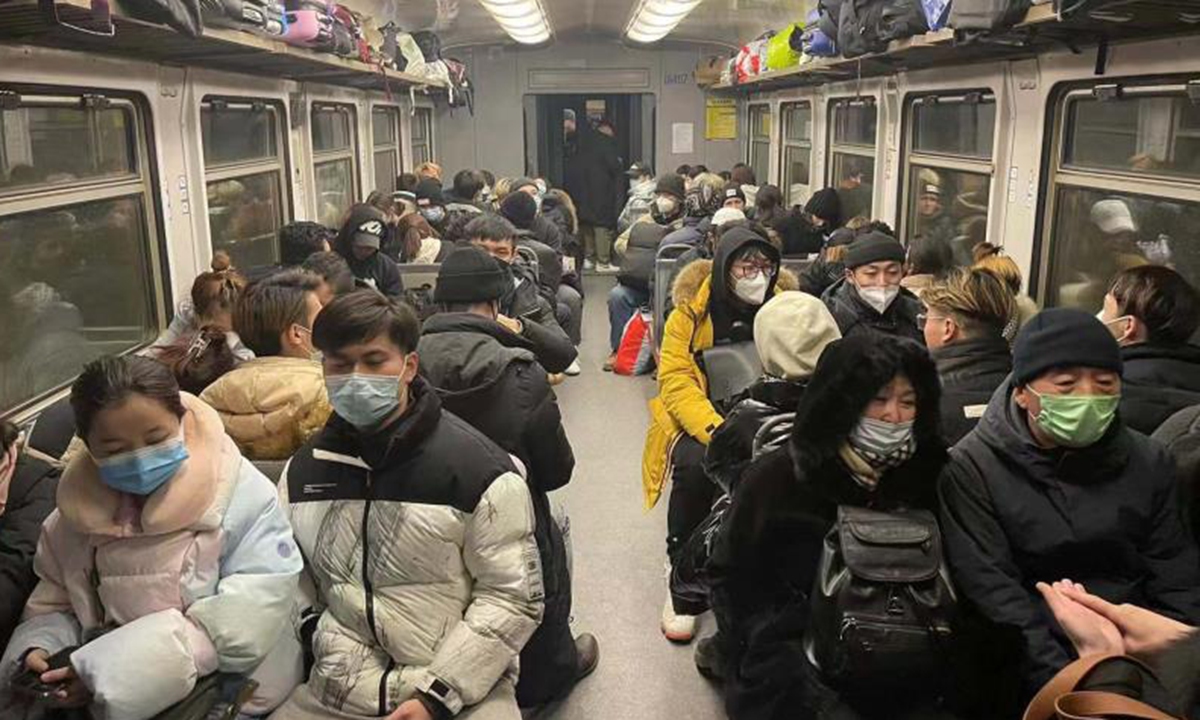 Chinese students on a train to Lviv, western Ukraine on March 9, 2022 Photo: Courtesy of the Chinese Embassy in Ukraine