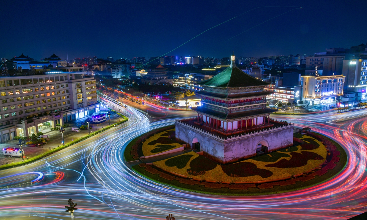 From 8:30 pm to 9:30 pm Saturday, the lights of the Bell Tower in Xi'an, Northwest China's Shaanxi Province, are turned off for an hour in response to Earth Hour 2022 to show concern for climate change. Photo: IC