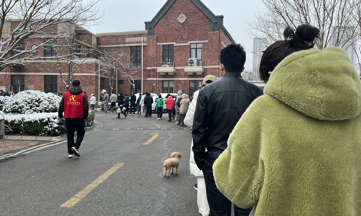 Residents line up for COVID-19 nucleic acid tests in Langfang, North China's Hebei Province on March 18, 2022. Photo:VCG