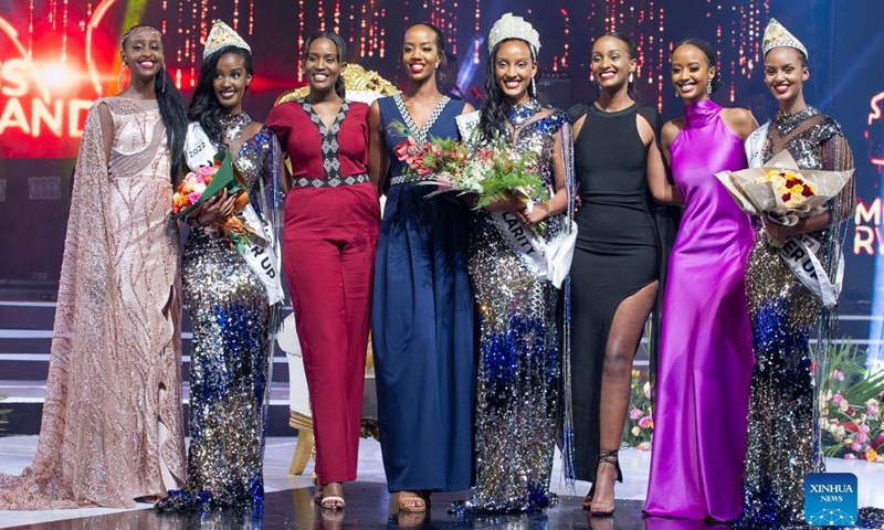 The new Miss Rwanda 2022 Nshuti Muheto Divine (C) poses with the 1st and 2nd runner-ups, and former misses of Rwanda after being crowned at the Intare Conference Arena in Kigali, Rwanda on March 19, 2022.Photo:Xinhua