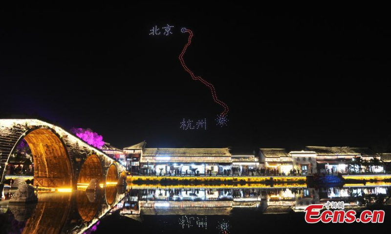 Drones perform in the night sky over Hangzhou, East China's Zhejiang Province, March 23, 2022. A spectacular drone show was held Wednesday to mark the 200-day countdown to the 4th Asian Para Games Hangzhou 2022, which is scheduled to open in Hangzhou on October 9. (Photo: China News Service/Wang Gang)