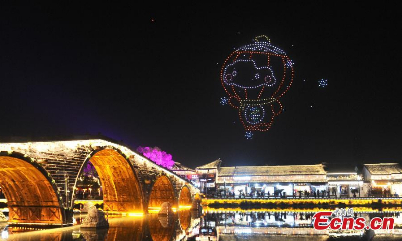 Drones perform in the night sky over Hangzhou, East China's Zhejiang Province, March 23, 2022. A spectacular drone show was held Wednesday to mark the 200-day countdown to the 4th Asian Para Games Hangzhou 2022, which is scheduled to open in Hangzhou on October 9. (Photo: China News Service/Wang Gang)