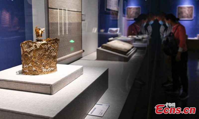 People view exhibits at Guangdong Museum based in Guangzhou, March 24, 2022. (Photo: China News Service/Chen Jiwen)