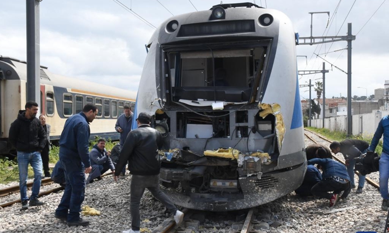 Staff check on a collided train in the south of Tunis, Tunisia, March 21, 2022. At least 72 people were injured when two trains collided on Monday morning in the south of Tunisia's capital Tunis, according to an official from Civil Defense Department.(Photo: Xinhua)