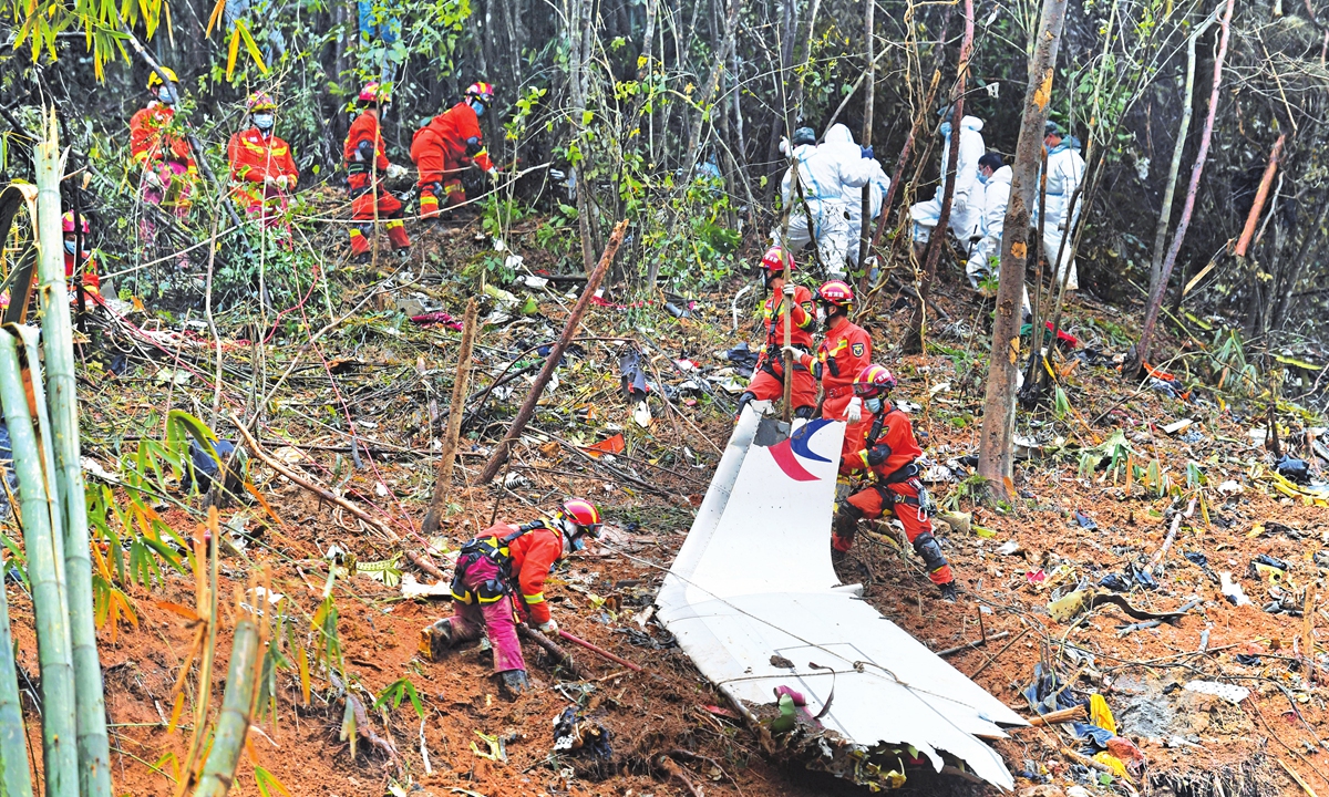 Rescuers conduct search and rescue work at a plane crash site in Tengxian County, South China's Guangxi Zhuang Autonomous Region, on March 24, 2022. Photo: Xinhua
