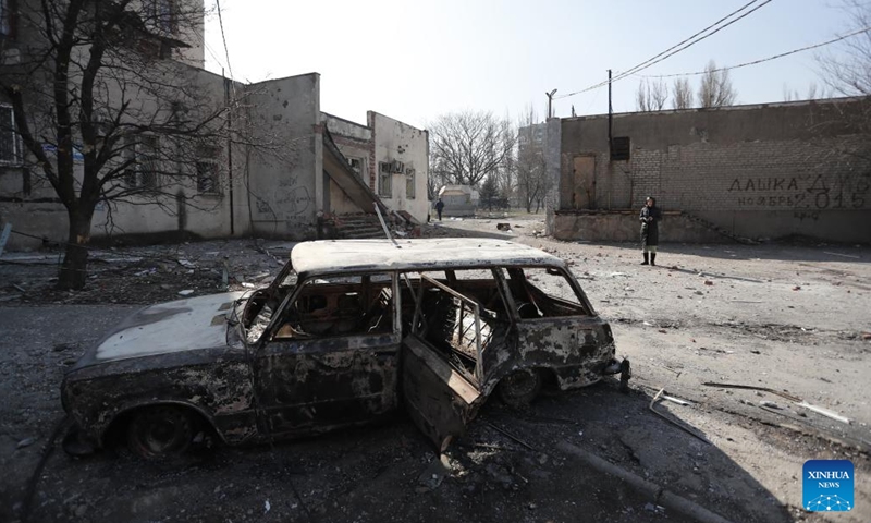 Photo taken on March 23, 2022 shows a damaged car in Mariupol, Ukraine.(Photo: Xinhua)