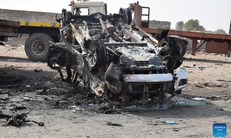 The wreckage of a car is seen on a street of Aden, the southern port city of Yemen, on March 24, 2022.(Photo: Xinhua)
