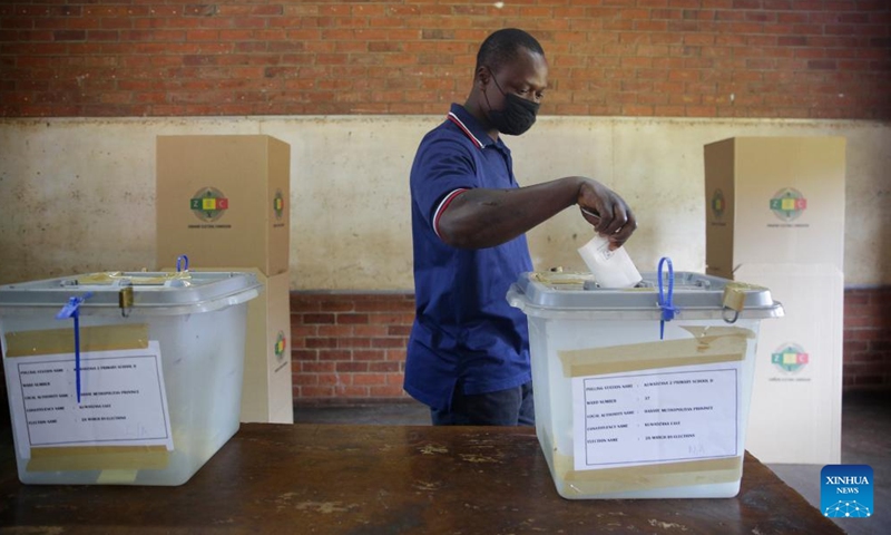 A man casts his ballot at a polling station in Harare, Zimbabwe, on March 26, 2022.Photo:Xinhua