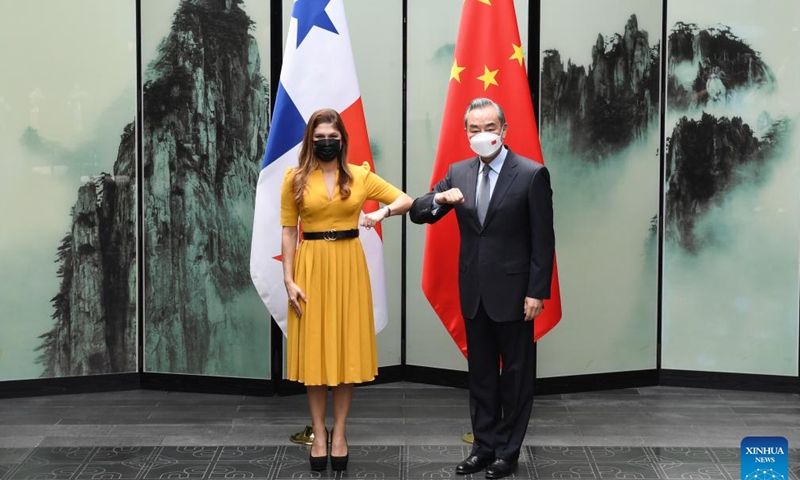 Chinese State Councilor and Foreign Minister Wang Yi (R) holds talks with Panamanian Foreign Minister Erika Mouynes in Tunxi, east China's Anhui Province, April 4, 2022. (Xinhua/Zhou Mu)