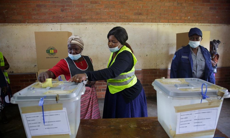 A woman (1st L) casts her ballot at a polling station in Harare, Zimbabwe, on March 26, 2022.Photo:Xinhua