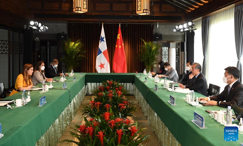 Chinese State Councilor and Foreign Minister Wang Yi holds talks with Panamanian Foreign Minister Erika Mouynes in Tunxi, east China's Anhui Province, April 4, 2022.(Xinhua/Zhou Mu)