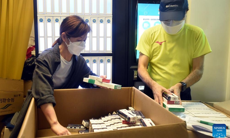Staff sort out epidemic control supplies in Hong Kong, south China, March 27, 2022.Photo:Xinhua