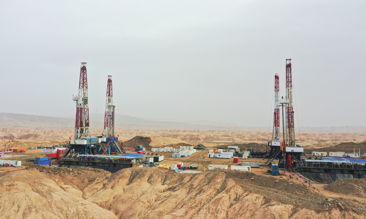 A view of a pilot test platform for exploiting shale gas operated by PetroChina in Northwest China's Qinghai Province on March 28, 2022. It is the first time that a scaled shale gas production project is being launched in the Qinghai-Tibet Plateau. Photo: cnsphotos. Photo: cnsphotos