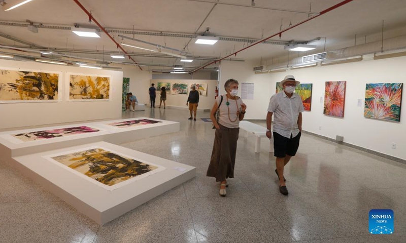People visit an exhibition featuring Chinese and Brazilian Art, at the museum of art of Brasilia, in Brasilia, Brazil, on March 26, 2022.Photo:Xinhua