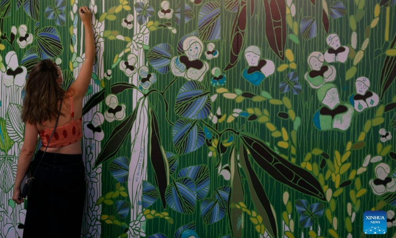 People visit an exhibition featuring Chinese and Brazilian Art, at the museum of art of Brasilia, in Brasilia, Brazil, on March 26, 2022.Photo:Xinhua