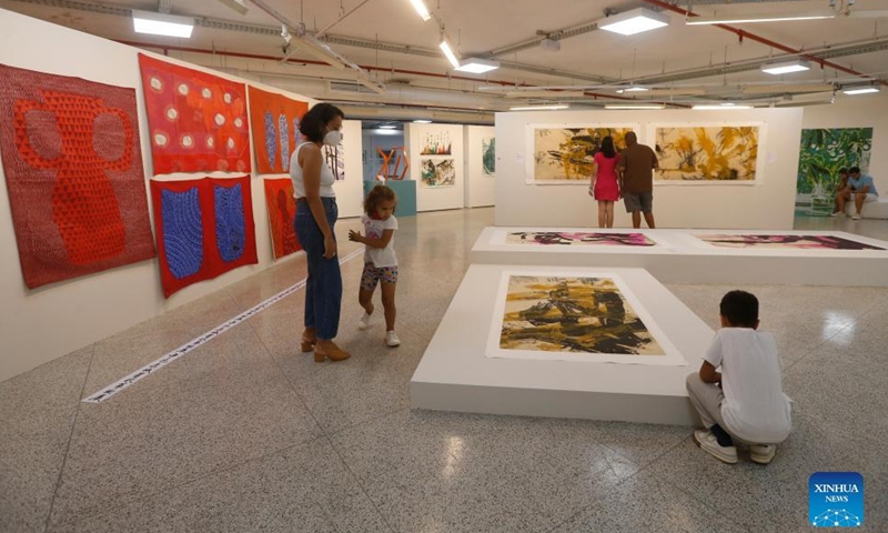 People visit an exhibition featuring Chinese and Brazilian Art, at the museum of art of Brasilia, in Brasilia, Brazil, on March 26, 2022.Photo:Xinhua