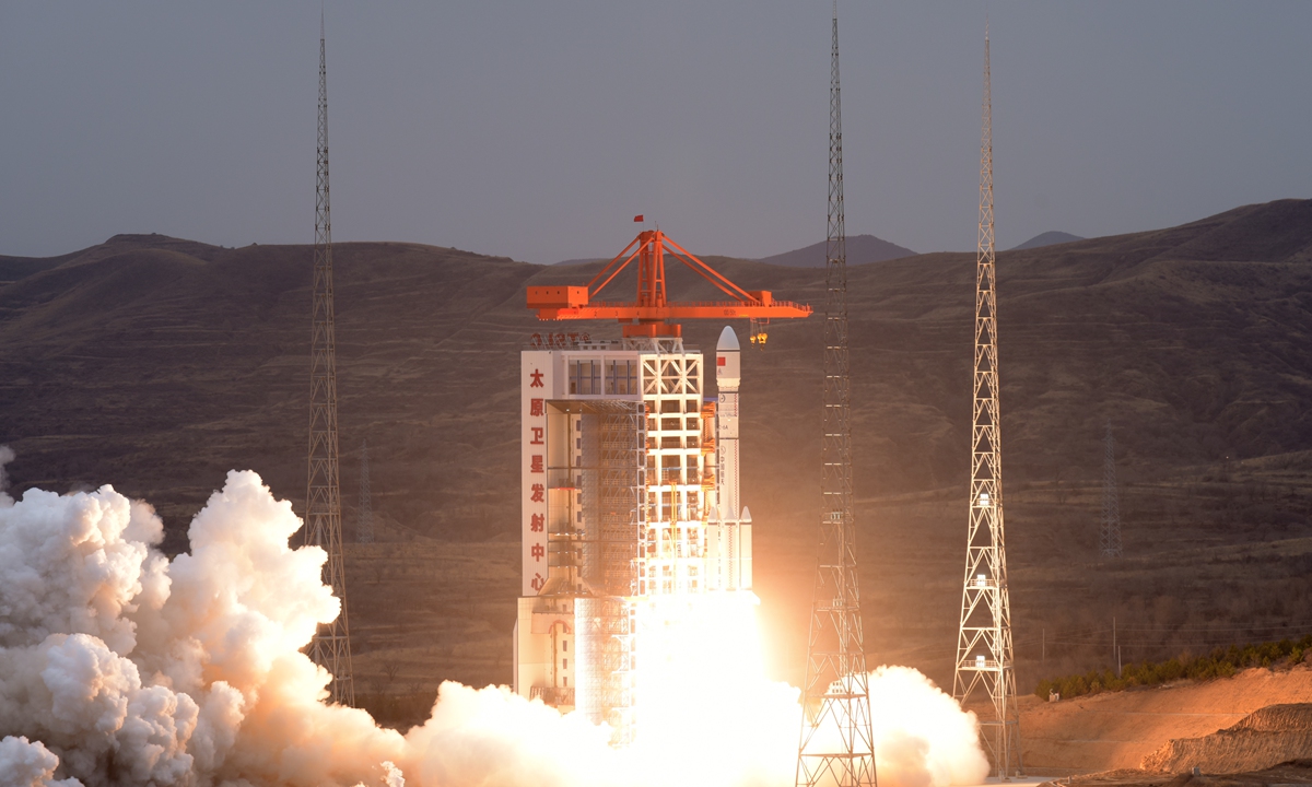 A Long March-6A carrier rocket takes off from the Taiyuan Satellite Launch Center for its maiden flight on March 29, 2022. Photo: Sun Gongming