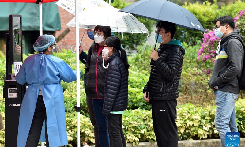 People wait for COVID-19 tests at a testing site in Hong Kong, south China, Feb. 7, 2022.Photo:Xinhua