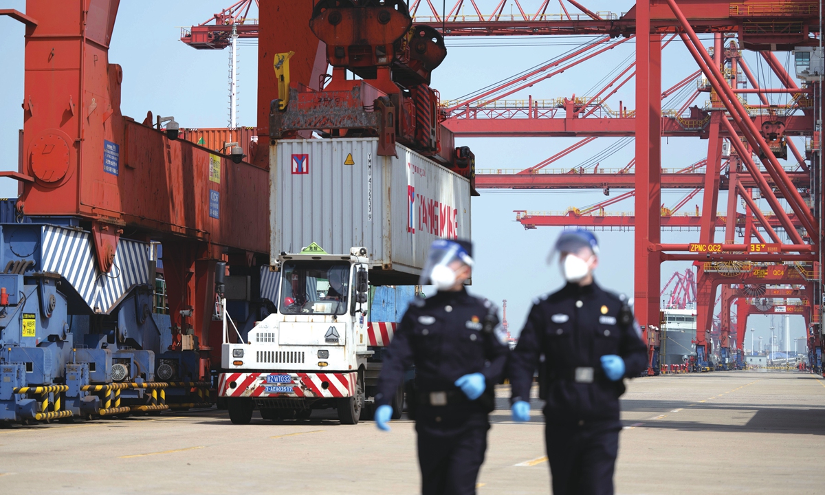 Police are on patrol at the Zhangjiagang port in East China's Jiangsu Province on March 29, 2022. As China continues to face COVID-19 outbreaks, authorities in various places such as Jiangsu are moving to stabilize trade. Photo: cnsphoto