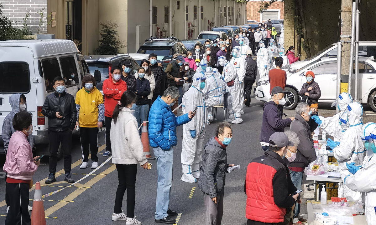 Residents line up to receive nucleic acid tests on Friday in Shanghai. The city entered a phased “pause” starting from Friday to April 5. Photo: VCG