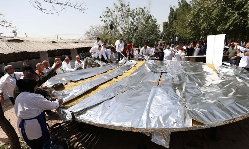 Palestinian chefs cook a four-and-a-half-ton Mujaddara dish in the West Bank city of Jericho on March 30, 2022.(Photo: Xinhua)