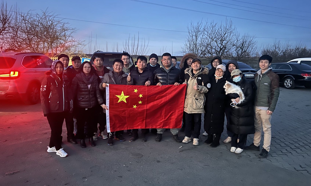 The first batch of Chinese nationals pose for a photo with the five-starred national flag after safely evacuating from Kyiv to western Ukraine on February 28. Photo: Courtesy of the Chinese embassy in Ukrain