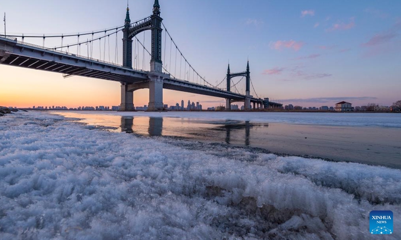 Photo taken on March 31, 2022 shows ice on the Songhua River in Harbin, northeast China's Heilongjiang Province. As the temperature rises, rivers in Heilongjiang are entering the ice flood season.Photo:Xinhua