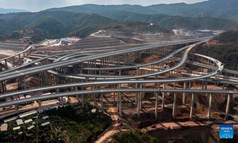 Aerial photo taken on March 29, 2022 shows a view of the New Chuxiong-Dali Expressway in southwest China's Yunnan Province. The New Chuxiong-Dali Expressway was officially opened to traffic on Thursday. It reduced the road travel time between Chuxiong and Dali to 1.5 hours. (Photo: Xinhua)