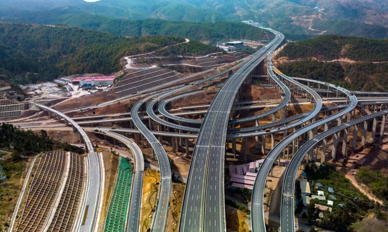 Aerial photo taken on March 29, 2022 shows a view of the New Chuxiong-Dali Expressway in southwest China's Yunnan Province. The New Chuxiong-Dali Expressway was officially opened to traffic on Thursday. It reduced the road travel time between Chuxiong and Dali to 1.5 hours. (Photo: Xinhua)