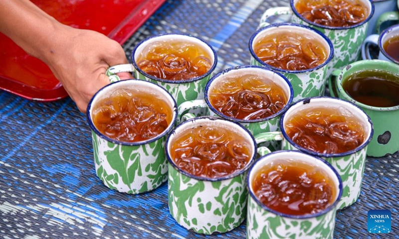 A staff serves drinks to diners at a restaurant named Warung Tuman in South Tangerang, Indonesia, April 1, 2022. Located in the woods, this restaurant is locally famous for its Javanese and West Sumatra cuisines. Local people and people from nearby cities such as Jakarta come here to enjoy food in the embrace of nature.Photo:Xinhua