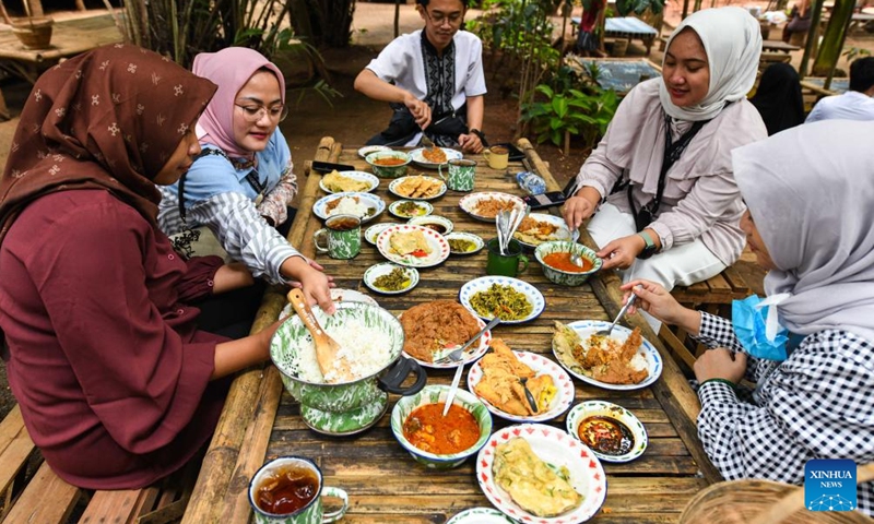 People dine at a restaurant named Warung Tuman in South Tangerang, Indonesia, April 1, 2022. Located in the woods, this restaurant is locally famous for its Javanese and West Sumatra cuisines. Local people and people from nearby cities such as Jakarta come here to enjoy food in the embrace of nature.Photo:Xinhua