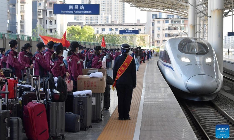 Medical workers wait to board a train to Shanghai at Nanchang Railway Station in Nanchang, east China's Jiangxi Province, April 3, 2022. A team of medical workers left Jiangxi Province Sunday for Shanghai to help aid the COVID-19 control efforts there. (Xinhua)