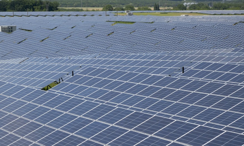 Photo taken on May 27, 2021 shows the Kaposvar solar power plant in Kaposvar, Hungary. The plant was built by China National Machinery Import and Export Corporation.（Xinhua）