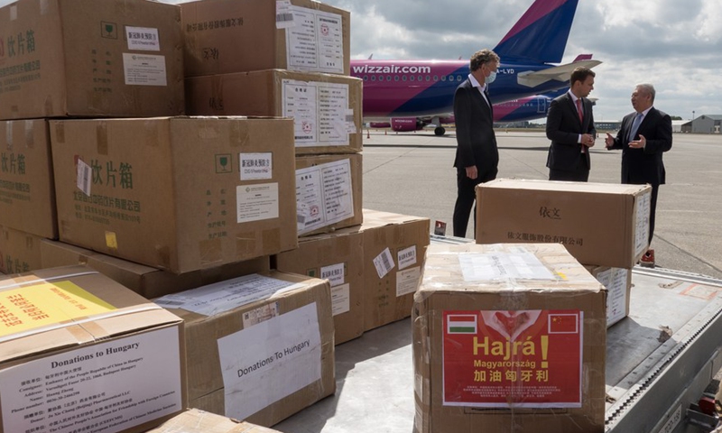 Medical supplies donated by the Chinese government are seen at the Budapest Liszt Ferenc International Airport in Budapest, Hungary, on April 29, 2020.（Xinhua）