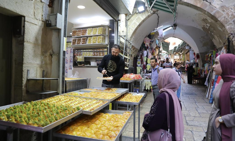 People shop for food during Ramadan in Jerusalem's Old City, on April 6, 2022.(Photo: Xinhua)