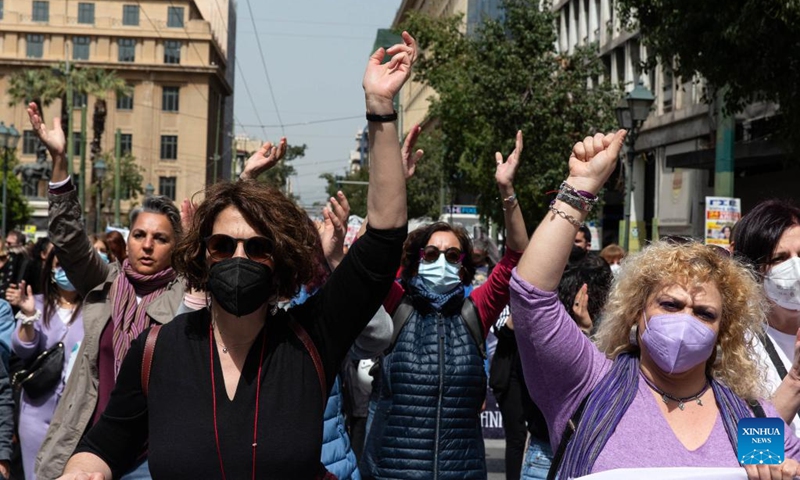 Demonstrators shout slogans in downtown Athens, Greece, on April 6, 2022. Tens of thousands of Greeks walked off the job across the country on Wednesday to join a 24-hour general strike over soaring heating, electricity and housing costs. Public services and transport were disrupted.(Photo: Xinhua)