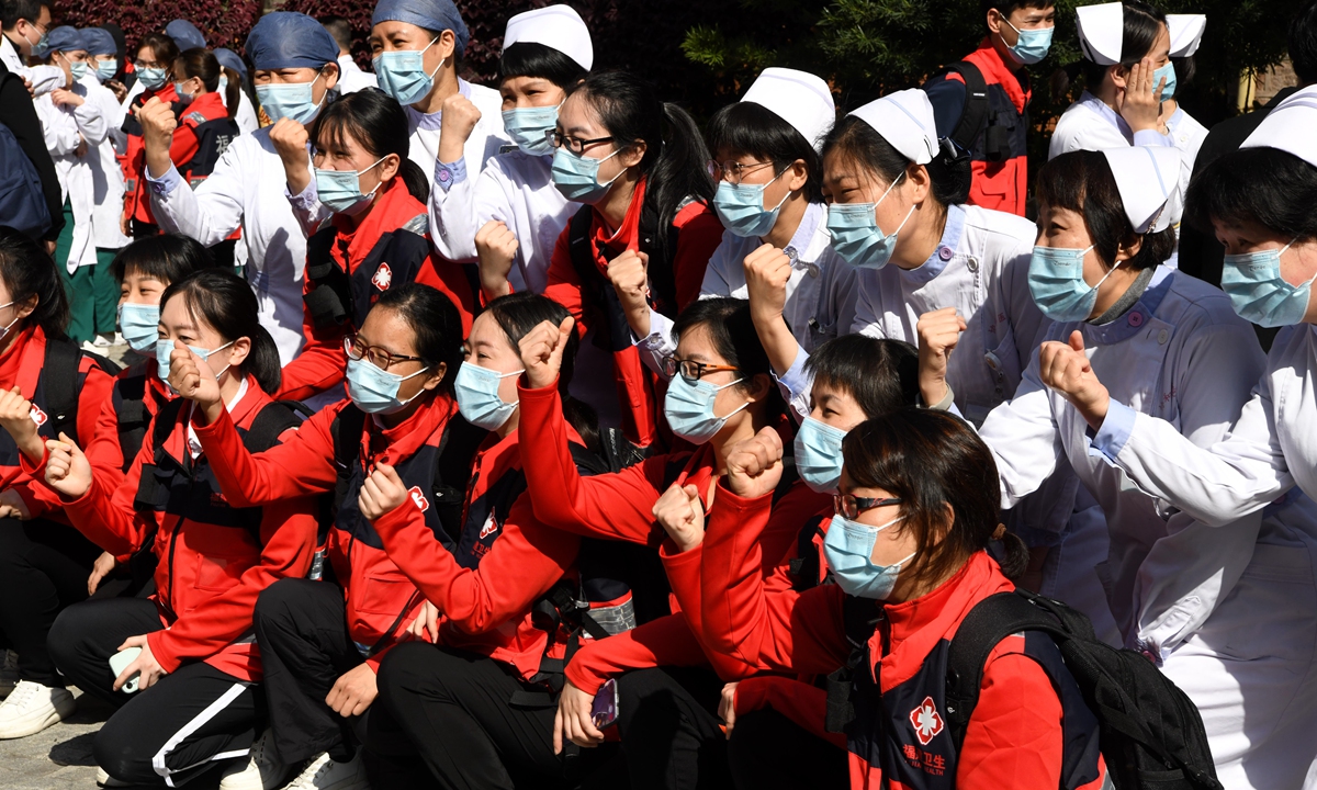 Members of a medical team from East China's Fujian Province take a photo on April 7, 2022 before departing to Shanghai to assist local COVID-19 prevention and control work. A total of 154 members joined this medical team. Photo: VCG