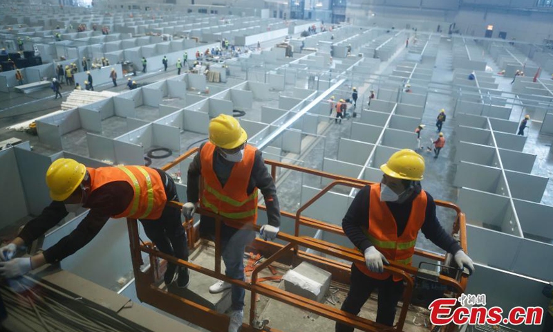 Construction workers work at the National Exhibition and Convention Center in east China's Shanghai, April 7, 2022. Shanghai's National Exhibition and Convention Center (NECC) will be converted to a makeshift hospital with a planned capacity of 40,000 beds. Upon completion, it will become the largest makeshift hospital to treat the COVID-19 patients in Shanghai.Photo:China News Service