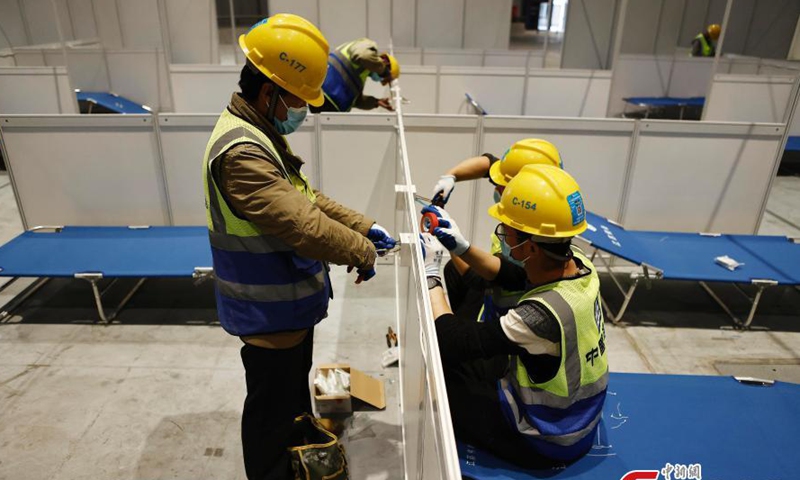 Construction workers work at the National Exhibition and Convention Center in east China's Shanghai, April 7, 2022. Shanghai's National Exhibition and Convention Center (NECC) will be converted to a makeshift hospital with a planned capacity of 40,000 beds. Upon completion, it will become the largest makeshift hospital to treat the COVID-19 patients in Shanghai.Photo:China News Service