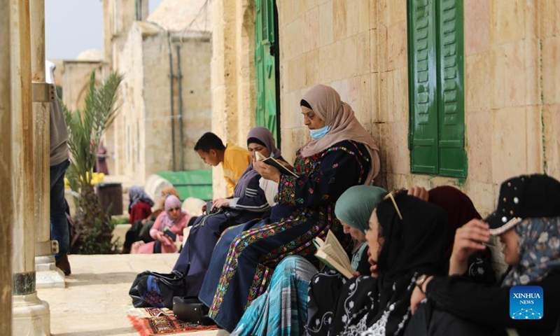 Muslims attend the first Friday prayers during the holy month of Ramadan on the compound known to Muslims as the Noble Sanctuary and to Jews as the Temple Mount in the Old City of Jerusalem, on April 8, 2022.Photo:Xinhua
