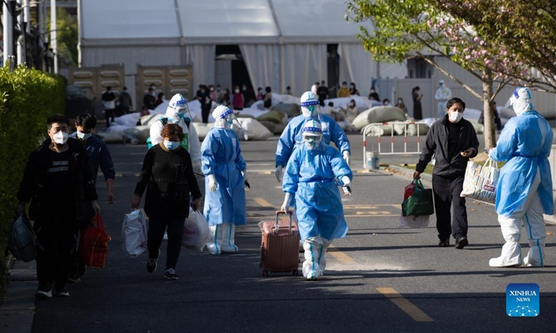 Patients who have recovered from COVID-19 leave a makeshift hospital converted from Shanghai Convention & Exhibition Center of International Sourcing in Shanghai, east China, April 9, 2022.Photo:Xinhua
